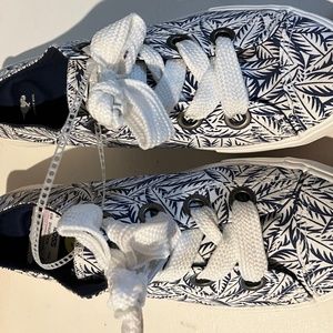 Womens/Teen Casual Sneakers